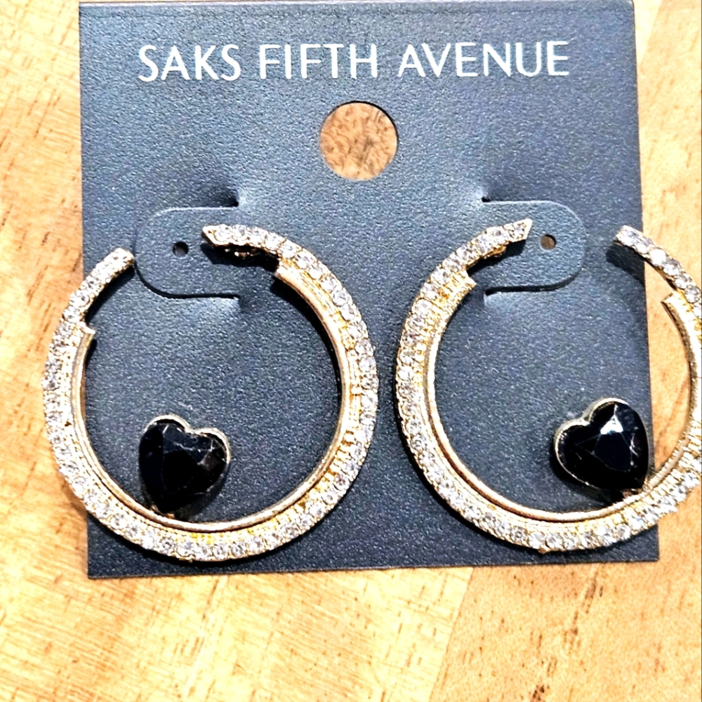 NWT 5th avenue Crystal hoops with black heart earrings GY2 Etoo